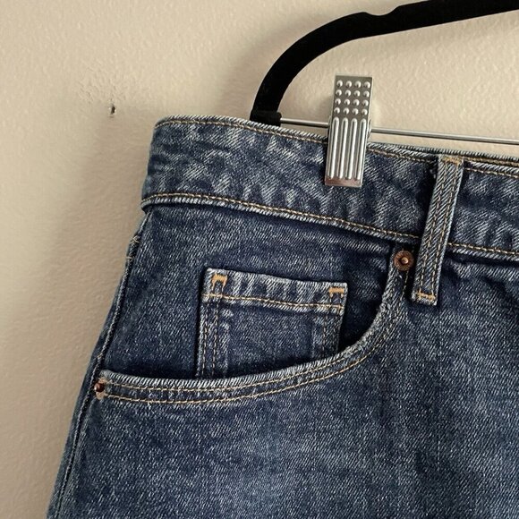 Old Navy Womn 16 Higher High-Rise Button-Fly OG Straight Cut-Off Mini Jean Skirt - Picture 6 of 11
